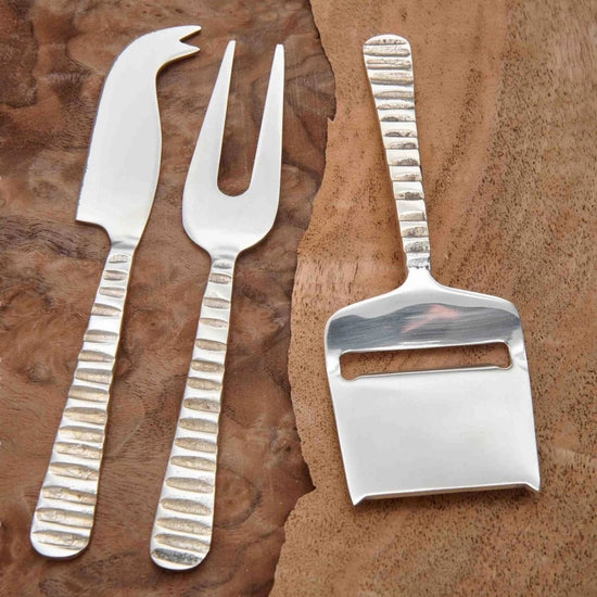 texxture Ravine™ Cheese Knives, Set of 3 - lily & onyx