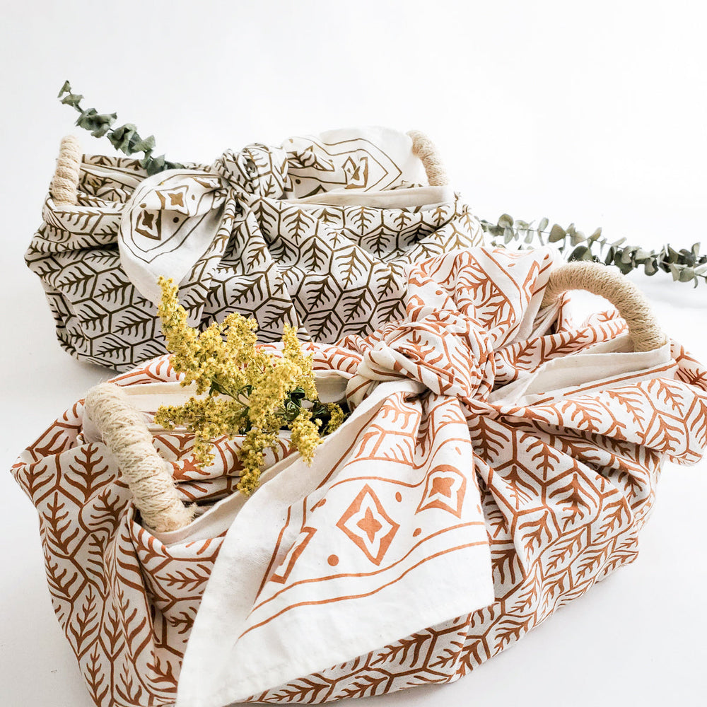 
                      
                        Bread Warmer & Basket Gift Set with Tea Towel - Flower
                      
                    