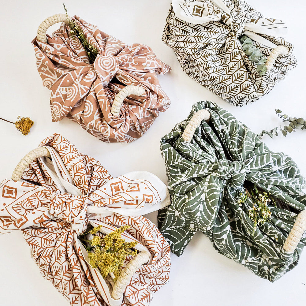 
                      
                        Bread Warmer & Basket Gift Set with Tea Towel - Flower
                      
                    