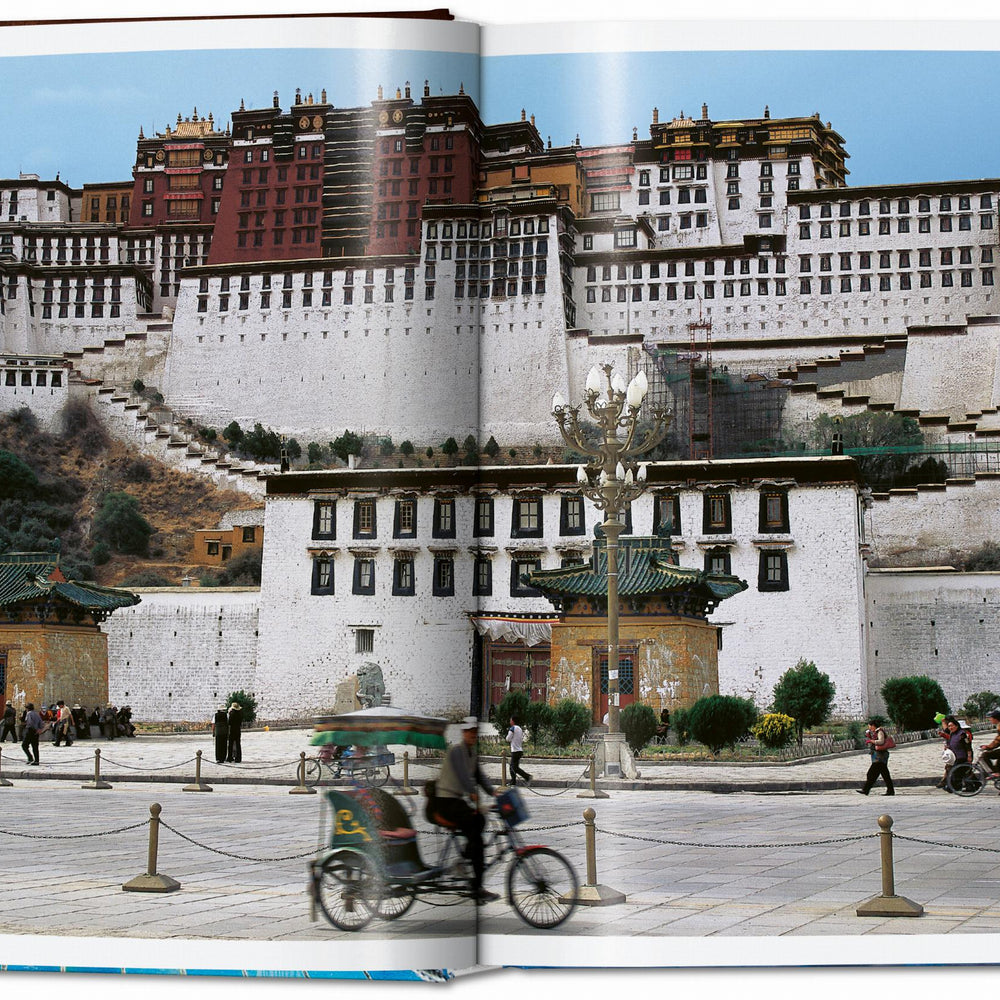 
                      
                        Living in Asia. 40th Ed. (German, French, English)
                      
                    