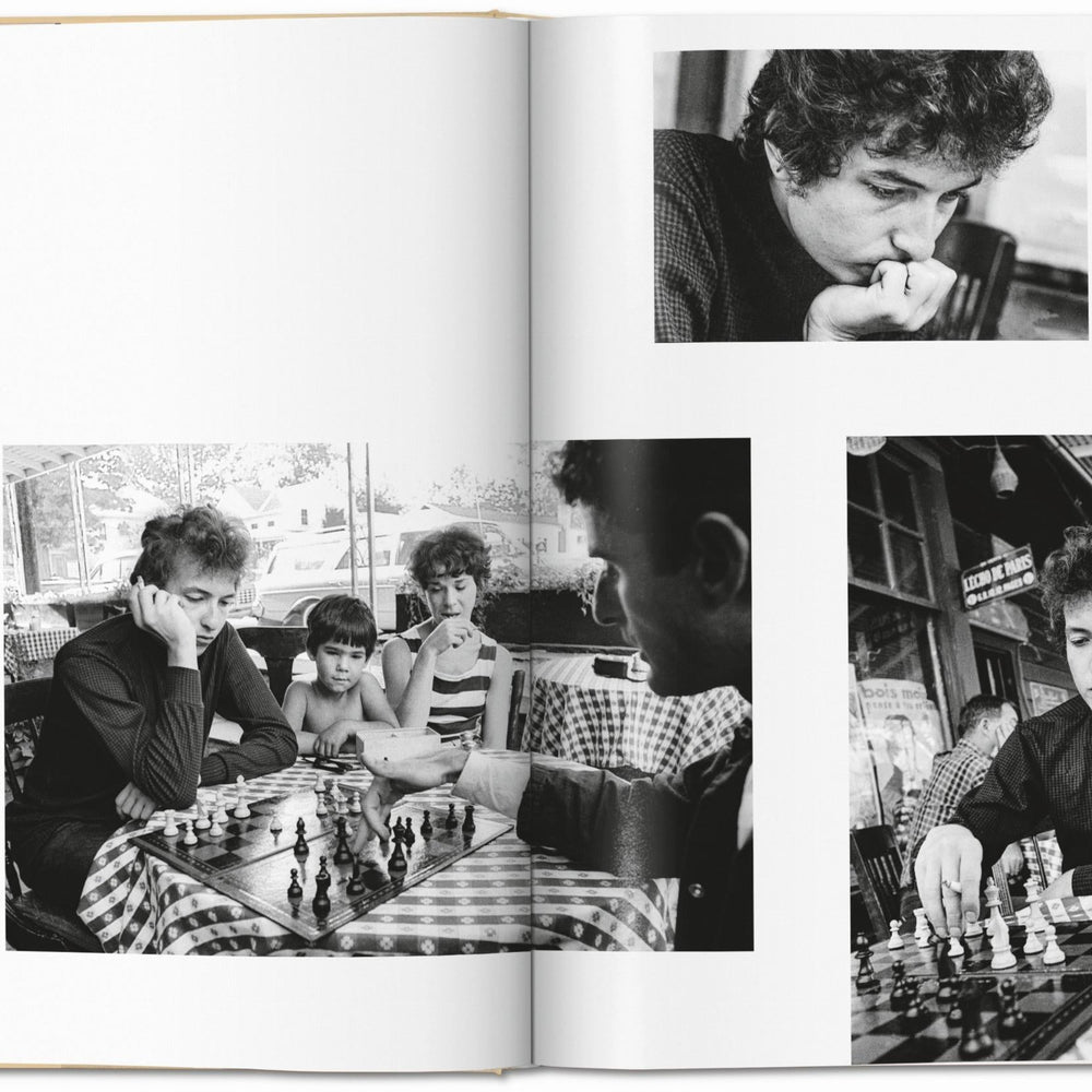 
                      
                        Daniel Kramer. Bob Dylan. A Year and a Day (Spanish, English, Italian)
                      
                    