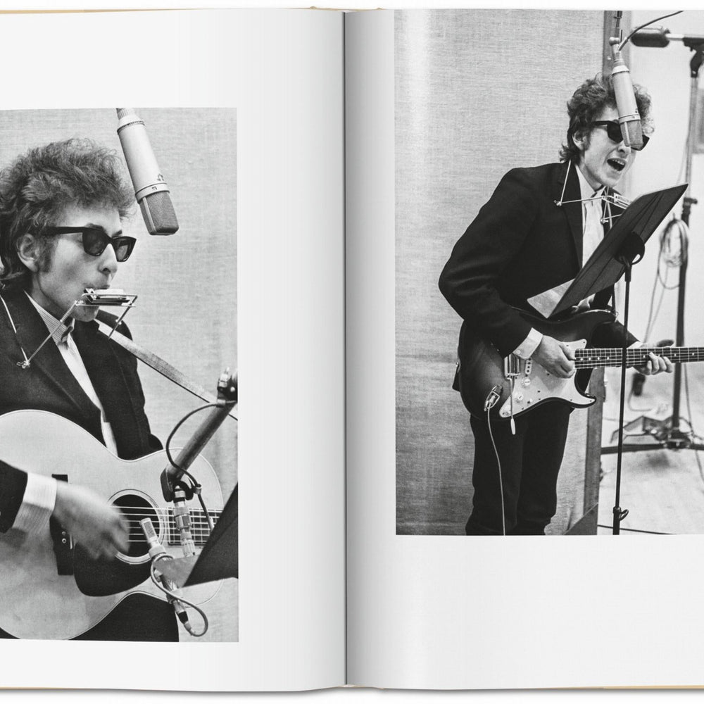 
                      
                        Daniel Kramer. Bob Dylan. A Year and a Day (German, French, English)
                      
                    
