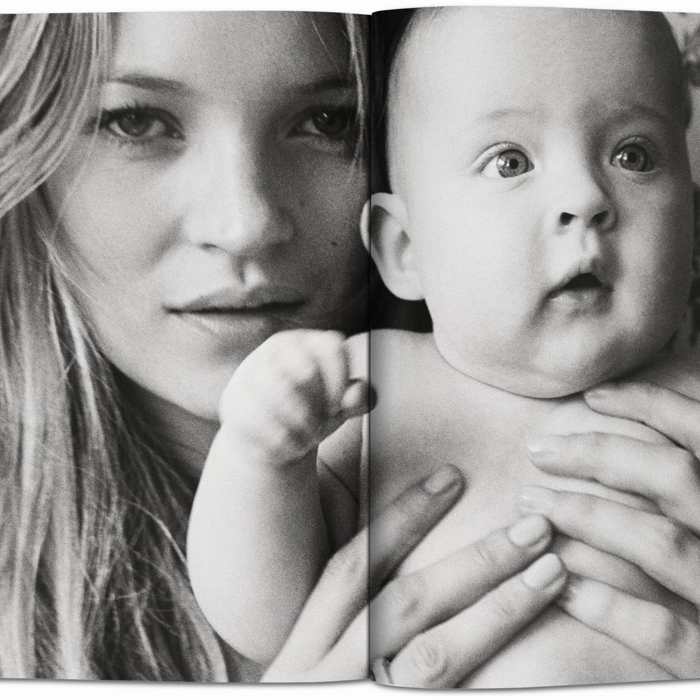 
                      
                        Kate Moss by Mario Testino (German, Spanish, French, English)
                      
                    
