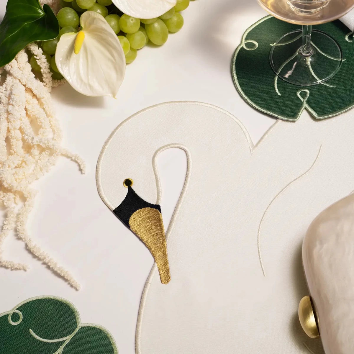 54Celsius Octaevo Placemat - Swan (Set of 2)