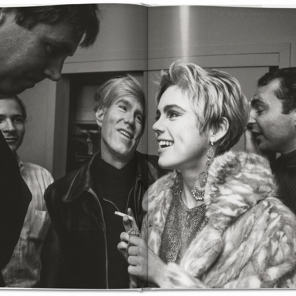 
                      
                        Steve Schapiro. Andy Warhol and Friends (English)
                      
                    