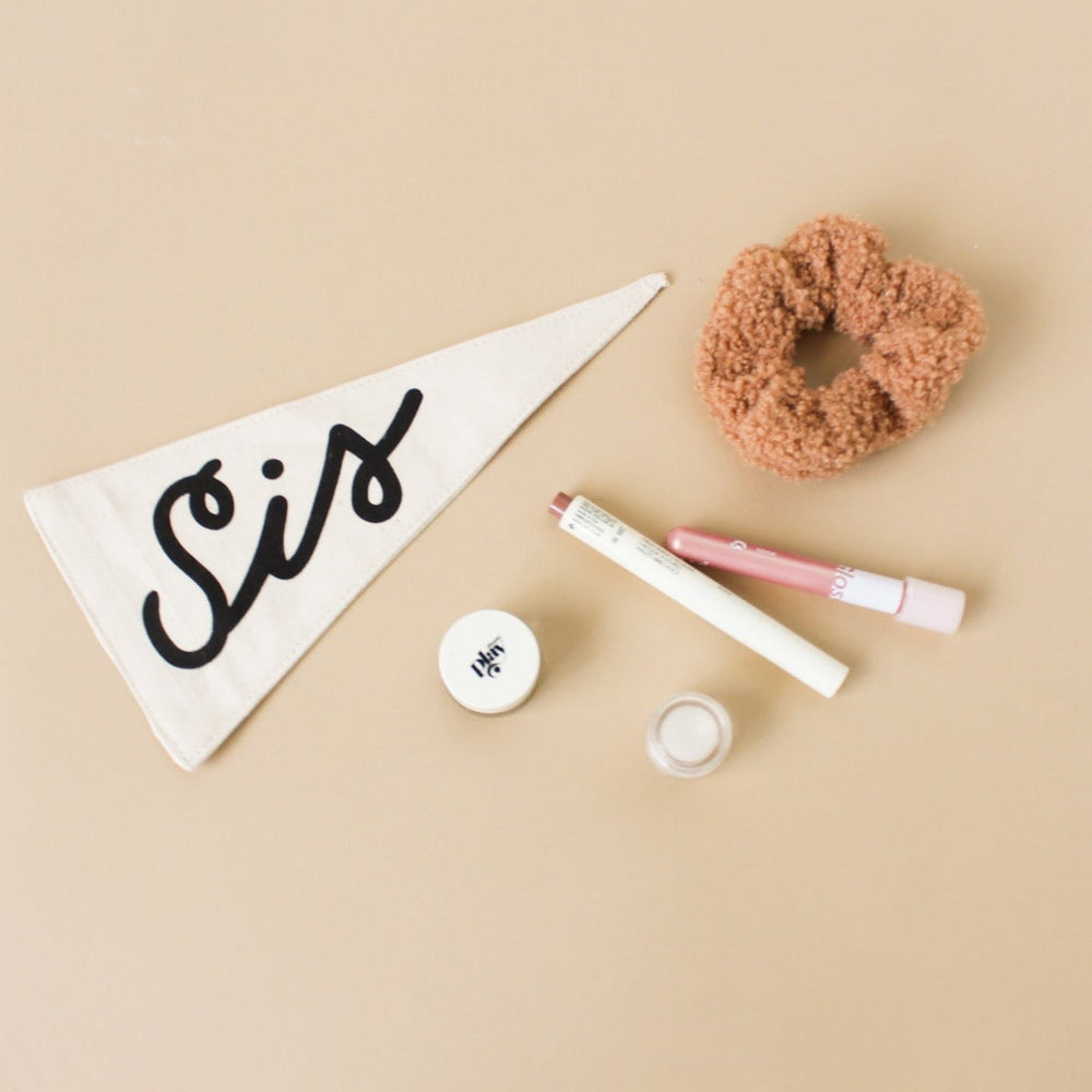 
                      
                        Sis Pennant
                      
                    