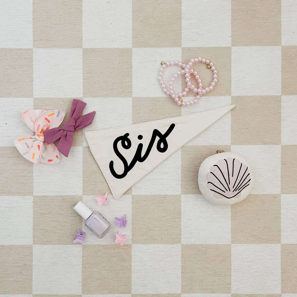 
                      
                        Sis Pennant
                      
                    