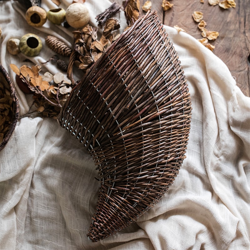
                      
                        Horn Shape Willow Hanging Basket Planter
                      
                    