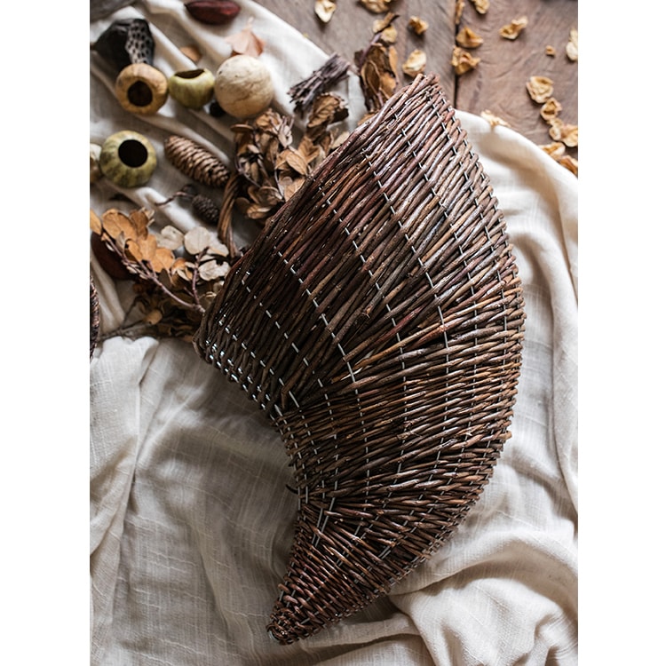 
                      
                        Horn Shape Willow Hanging Basket Planter
                      
                    