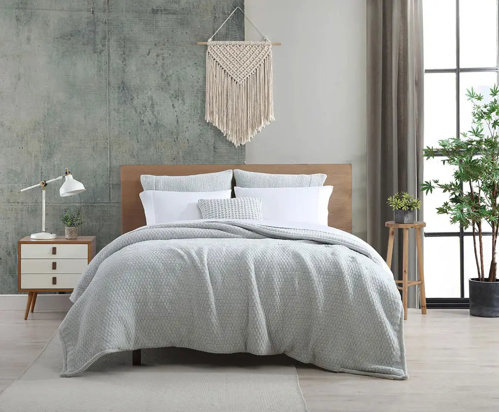 
                      
                        Snug Crystal Weighted Blanket
                      
                    