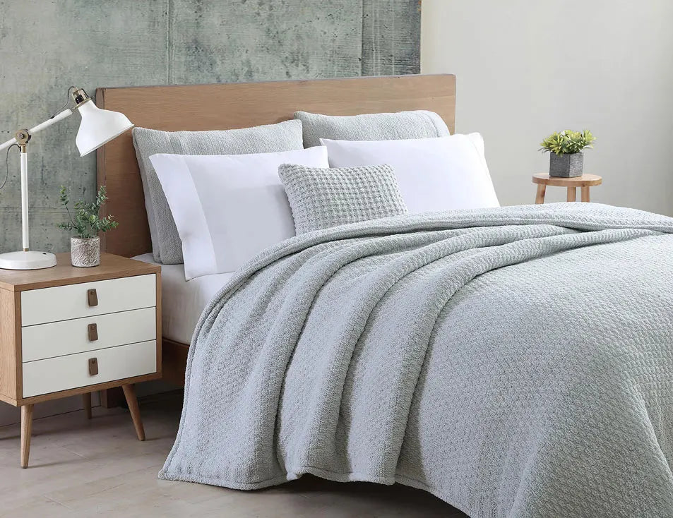 
                      
                        Snug Crystal Weighted Blanket
                      
                    