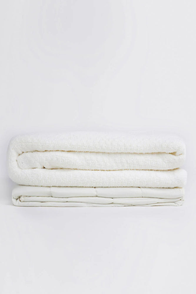 
                      
                        Snug Crystal Weighted Blanket
                      
                    