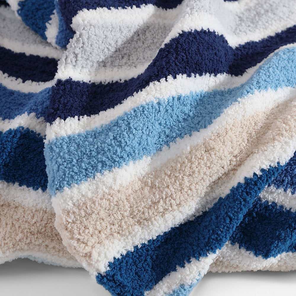 
                      
                        Cusco Lightweight Throw
                      
                    