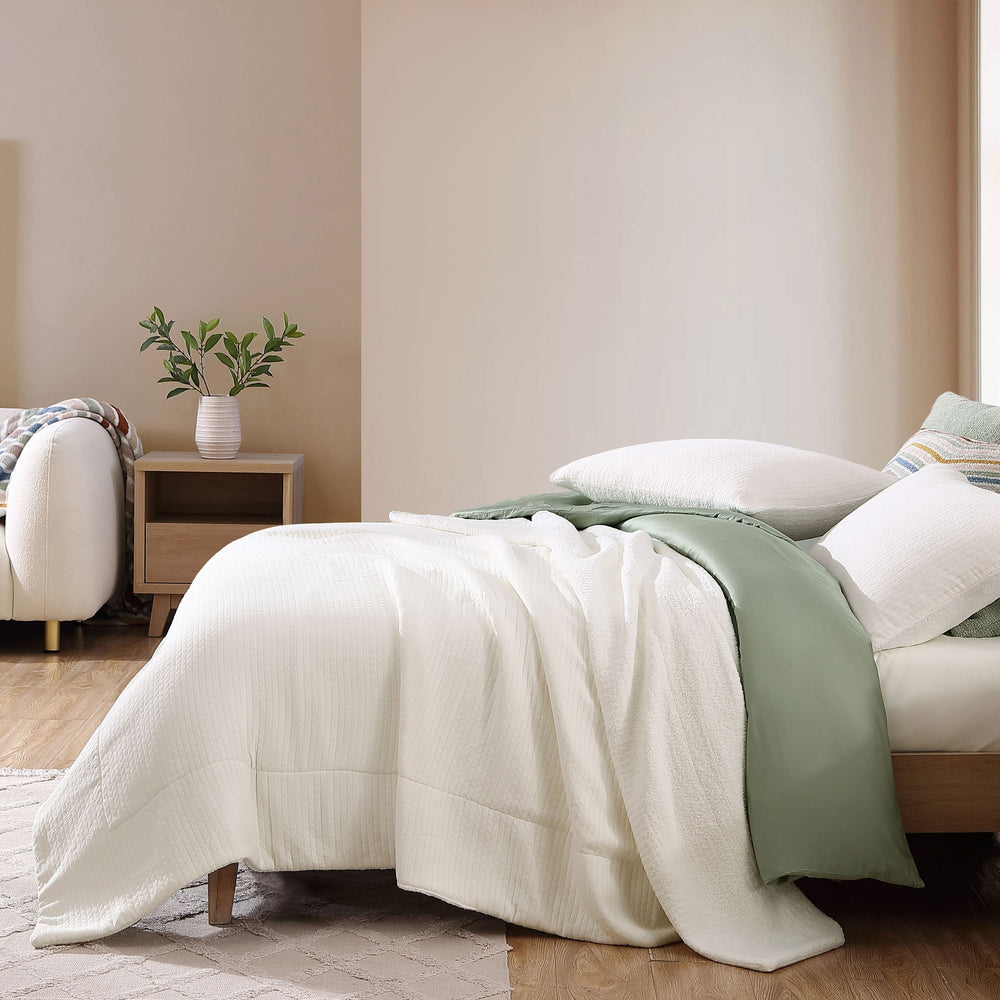 
                      
                        Cusco Lightweight Throw
                      
                    