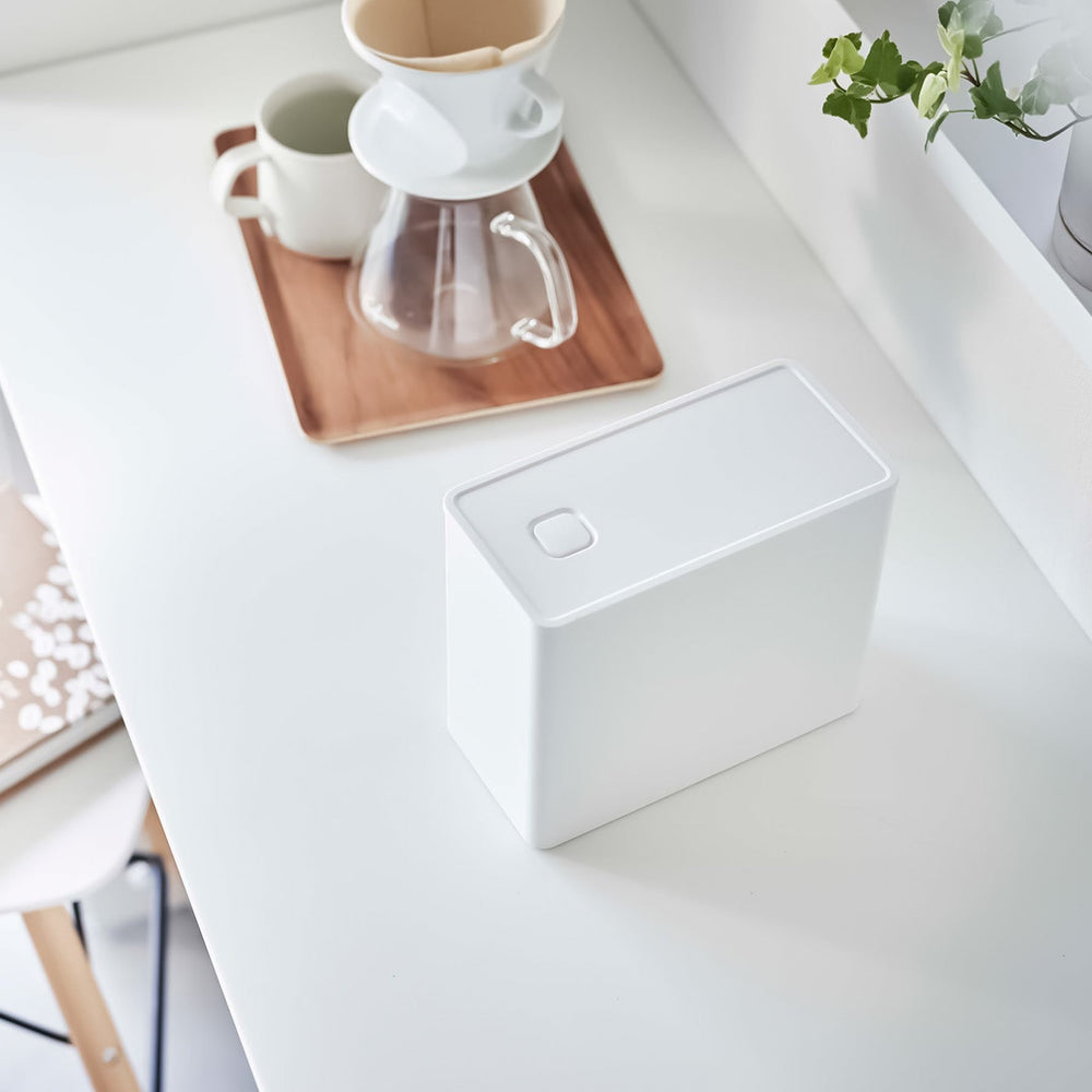 
                      
                        Vacuum-Sealing Coffee Storage
                      
                    