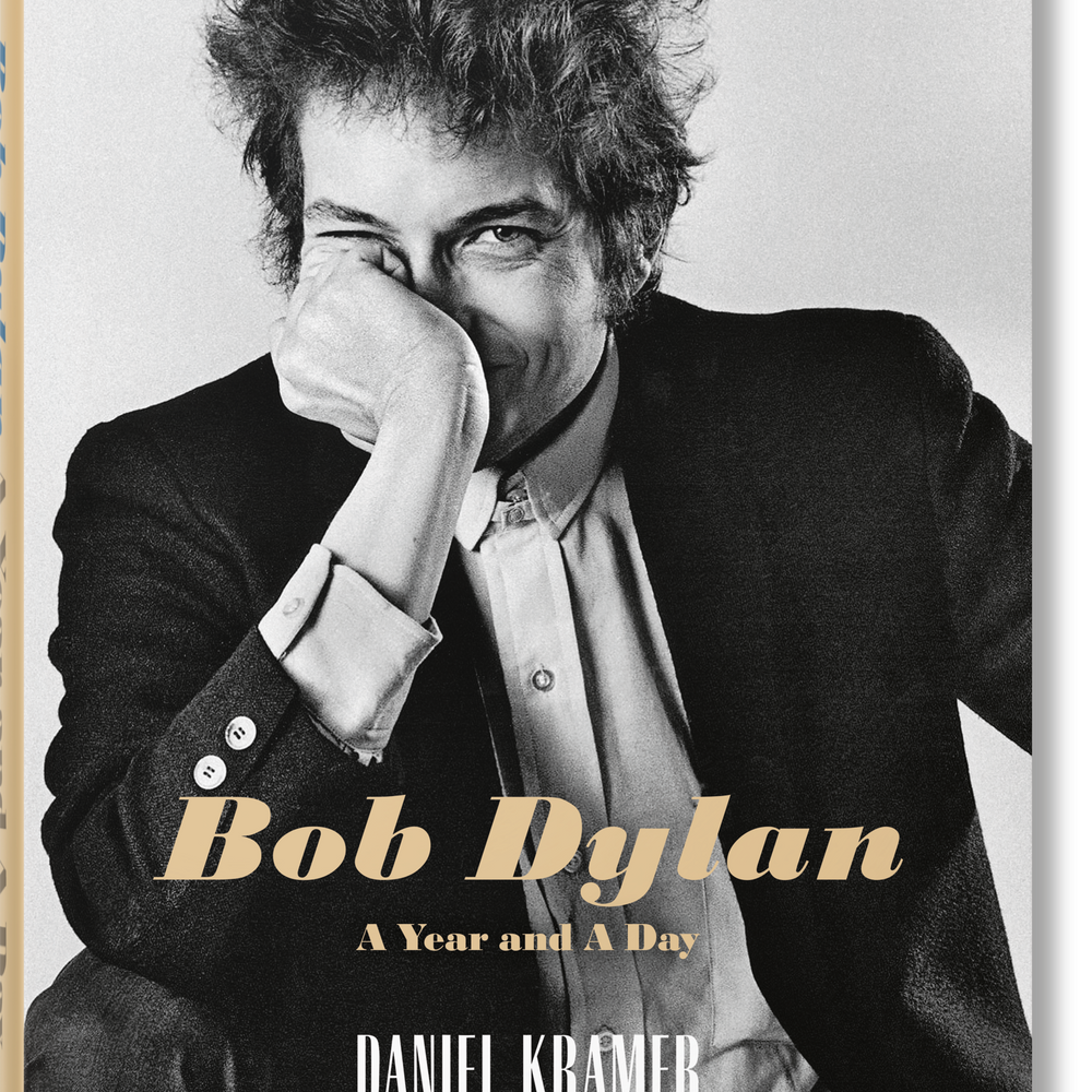 
                      
                        Daniel Kramer. Bob Dylan. A Year and a Day (Spanish, English, Italian)
                      
                    