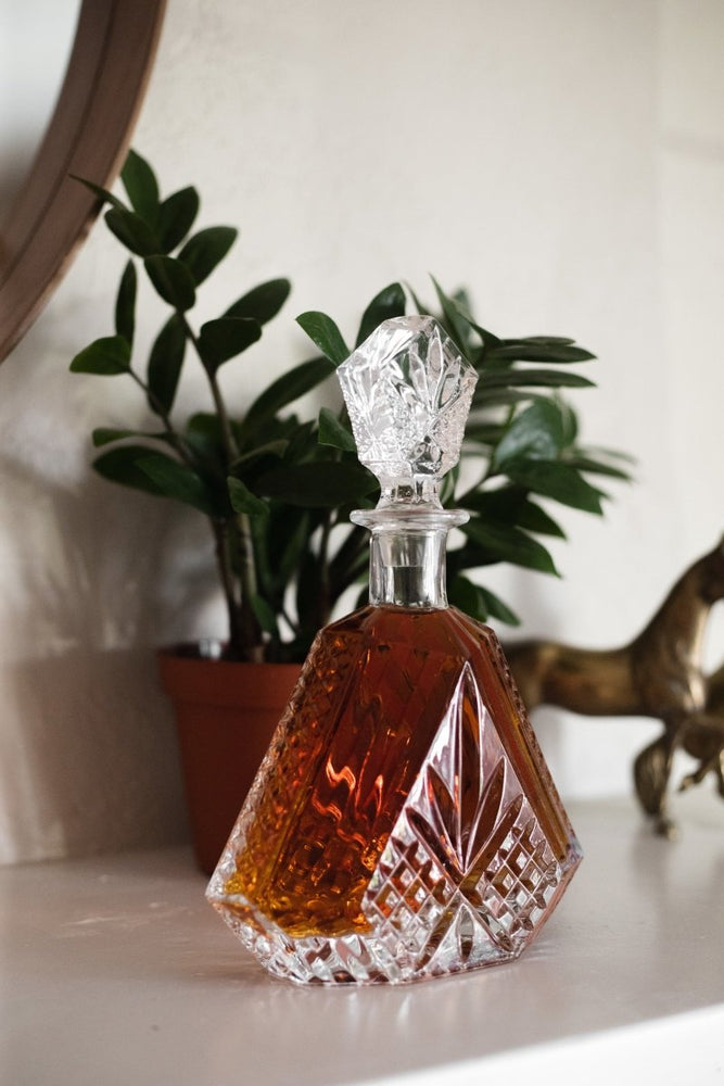 
                      
                        Viski Admiral Crystal Irish Cut Whiskey Decanter - lily & onyx
                      
                    