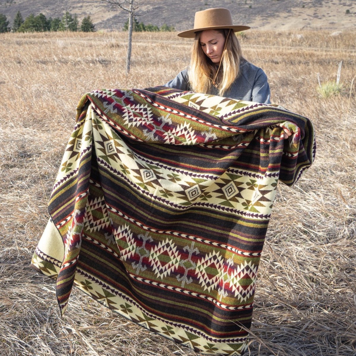 Alpaca Threadz Handmade Alpaca Wool Blanket - Cactus | Queen Size