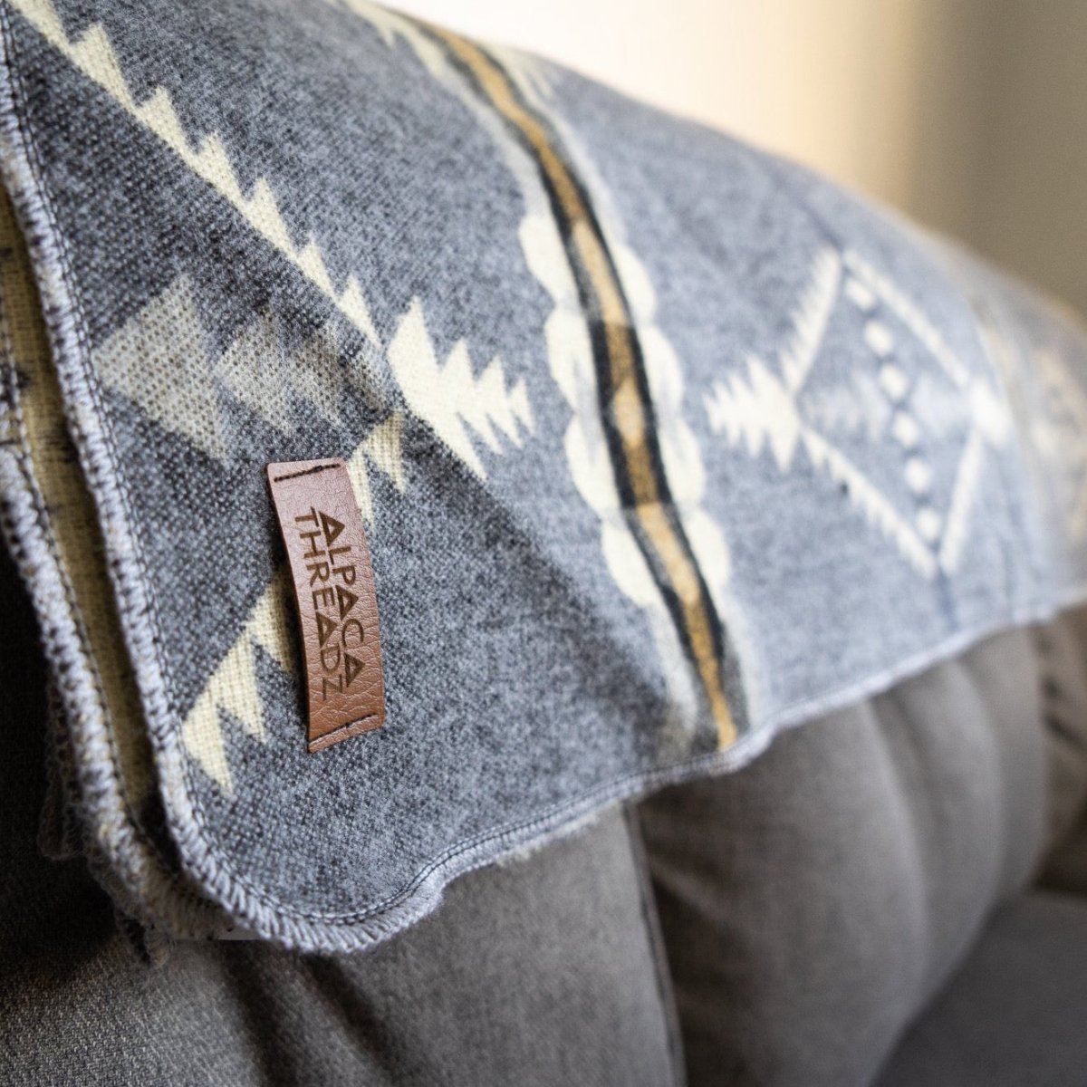 Alpaca Threadz Handmade Alpaca Wool Blanket - Cloud | Queen Size