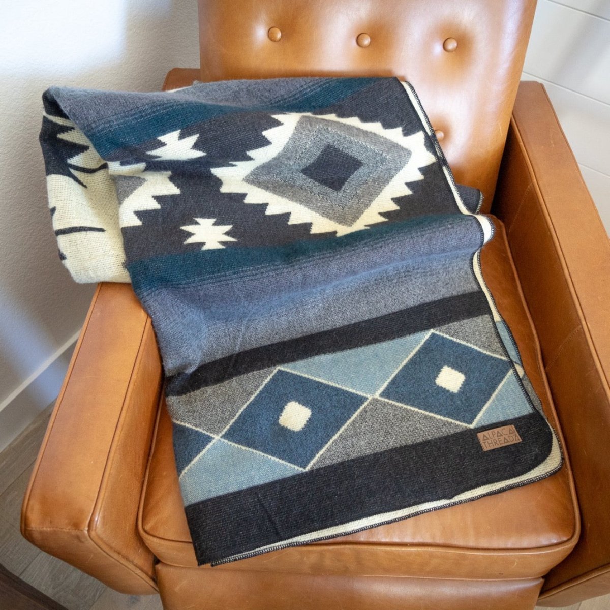 Alpaca Threadz Handmade Alpaca Wool Blanket - Midnight | Queen Size