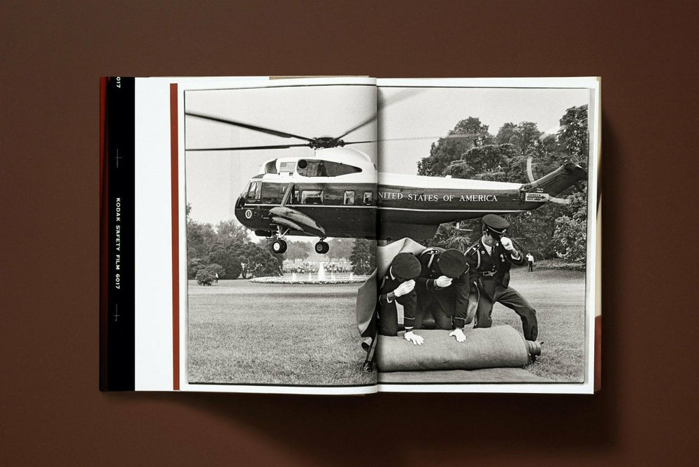 
                      
                        TASCHEN Annie Leibovitz (English) - lily & onyx
                      
                    