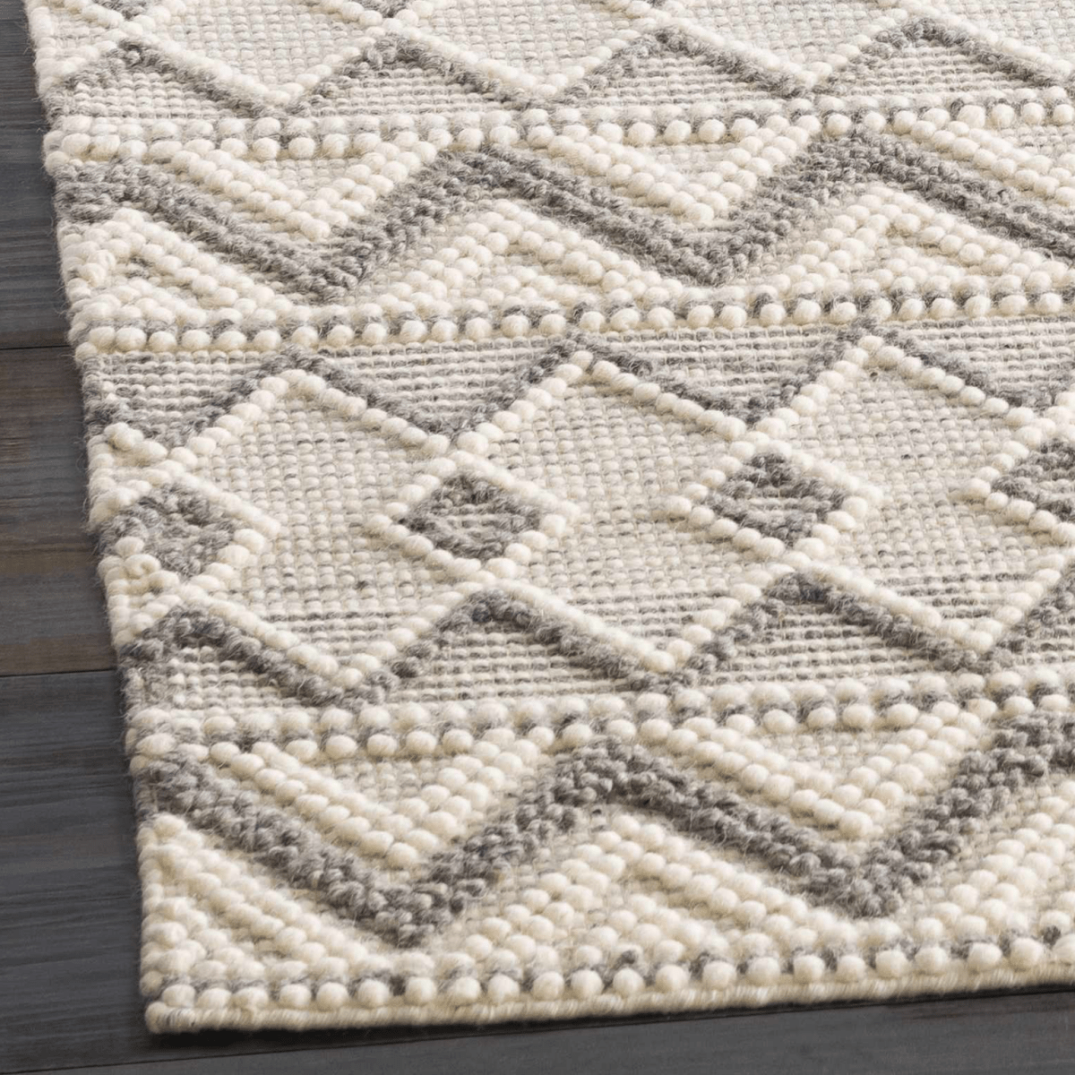 Hauteloom Antigo Wool Area Rug - lily & onyx