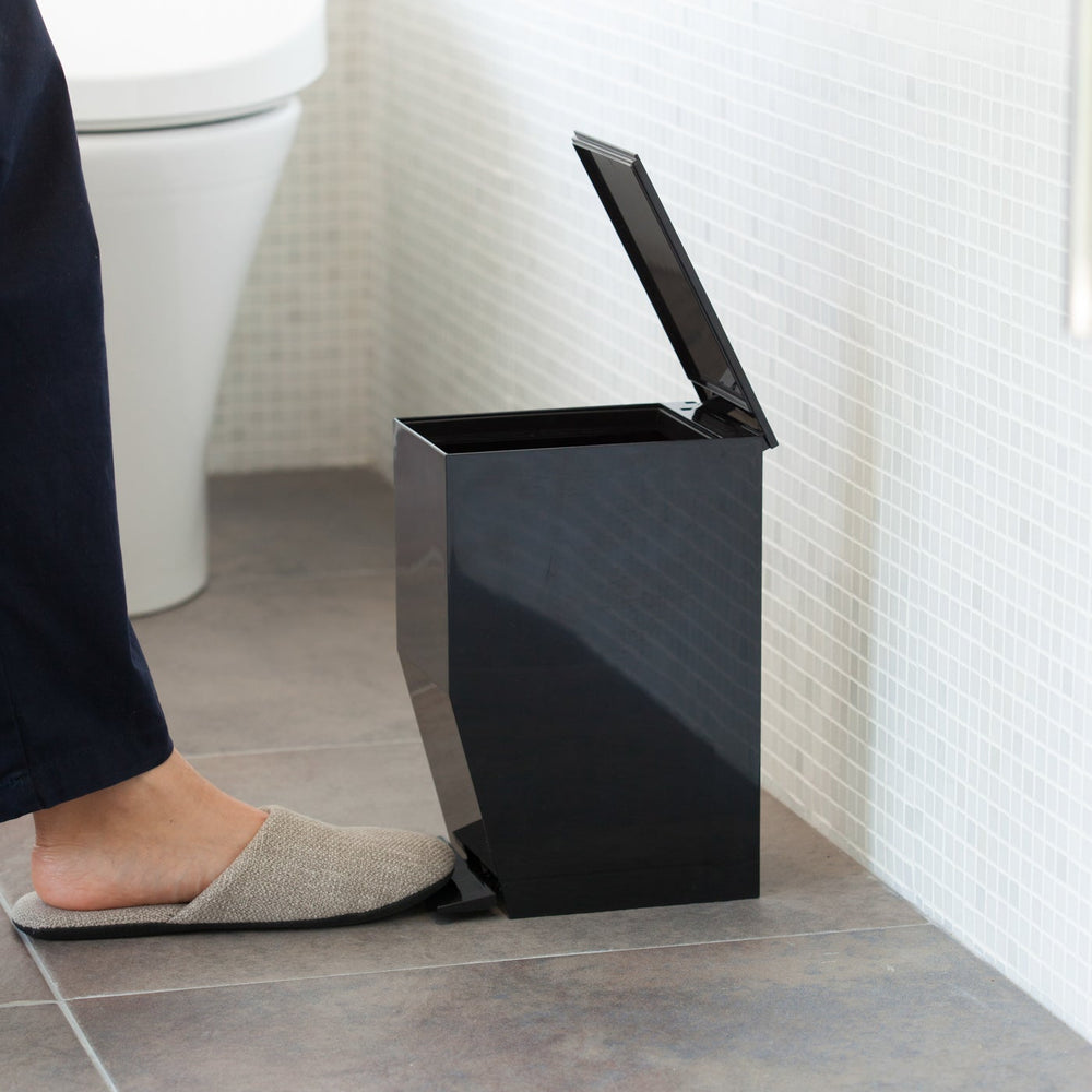 
                      
                        Step Trash Can
                      
                    