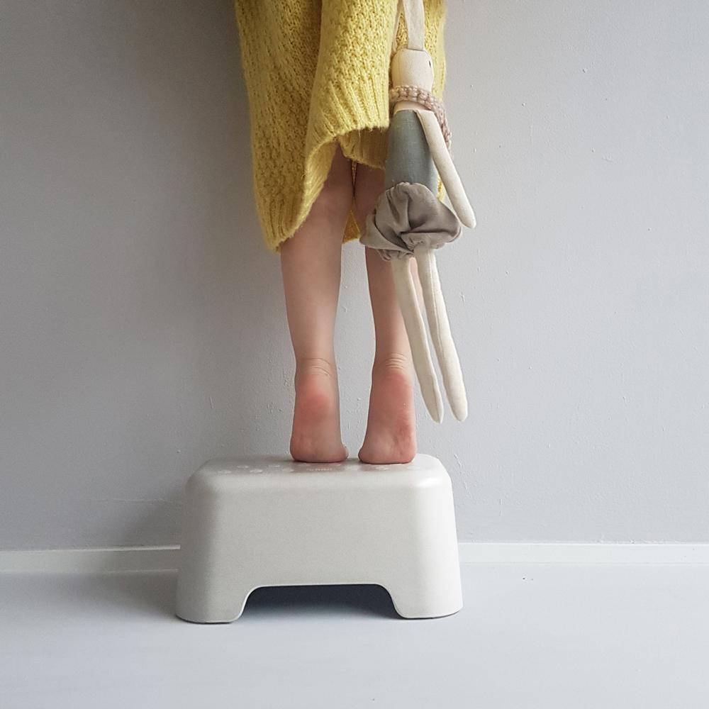 
                      
                        EKOBO Bamboo Kids Step Stool - Off White - lily & onyx
                      
                    