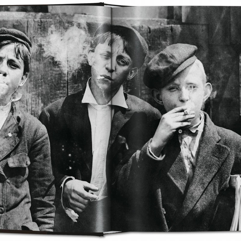 
                      
                        Lewis W. Hine. America at Work (German, French, English)
                      
                    