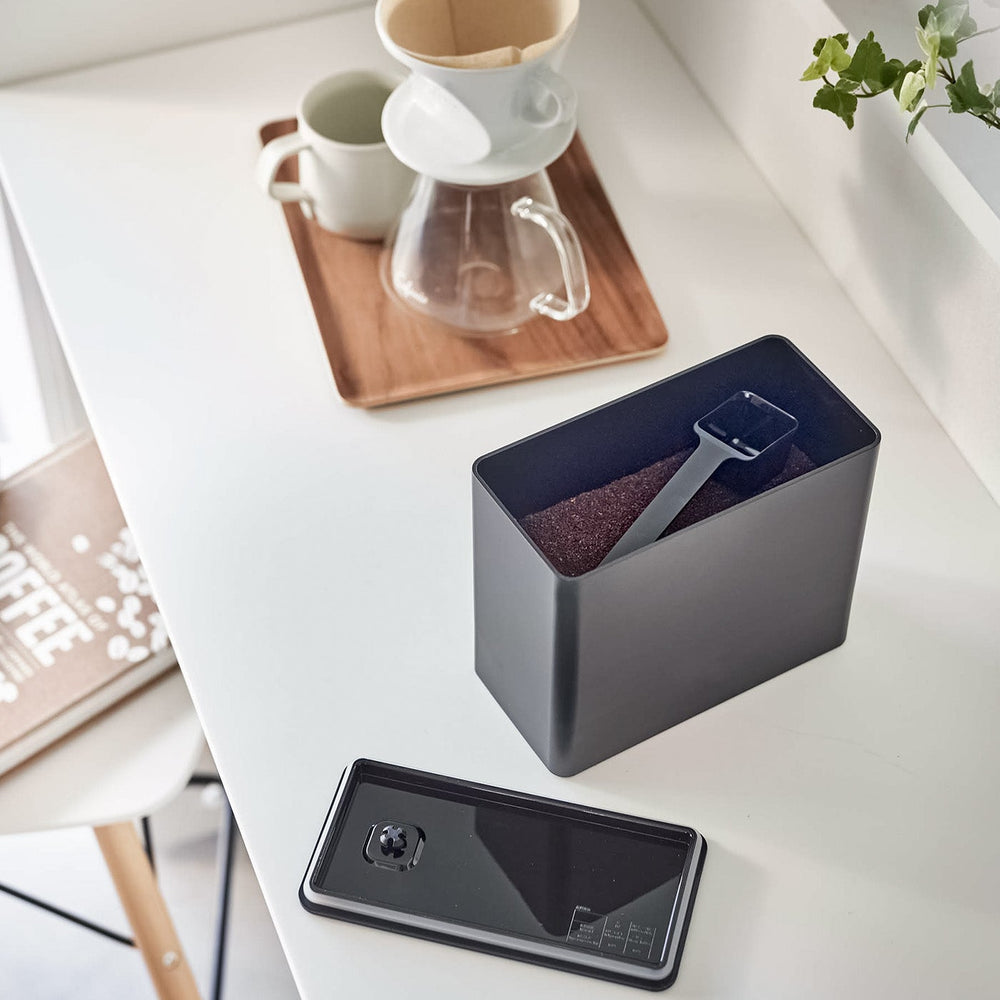 
                      
                        Vacuum-Sealing Coffee Storage
                      
                    