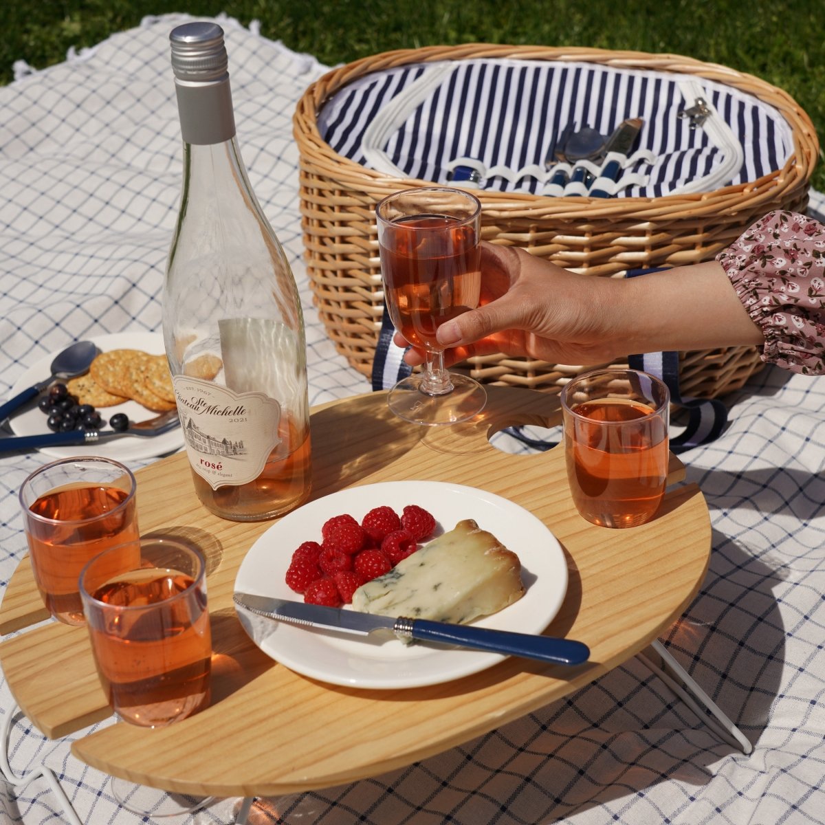 Twine Living Central Park Willow Picnic Basket for Four - lily & onyx