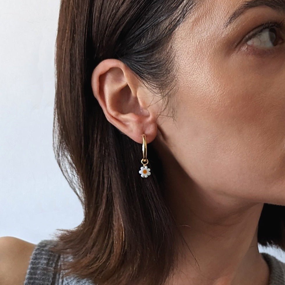 Pretti.Cool Charm Hoop Earrings | Daisies - lily & onyx