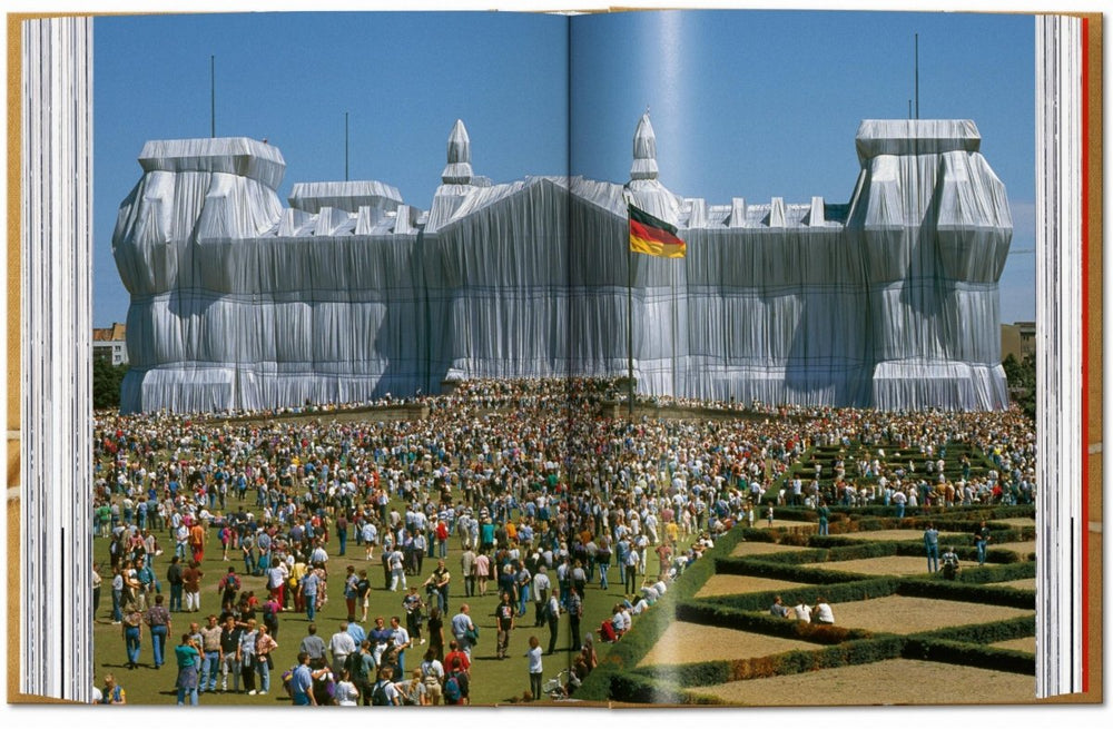 
                      
                        TASCHEN Christo and Jeanne - Claude. 40th Anniversary Edition (German, French, English)
                      
                    