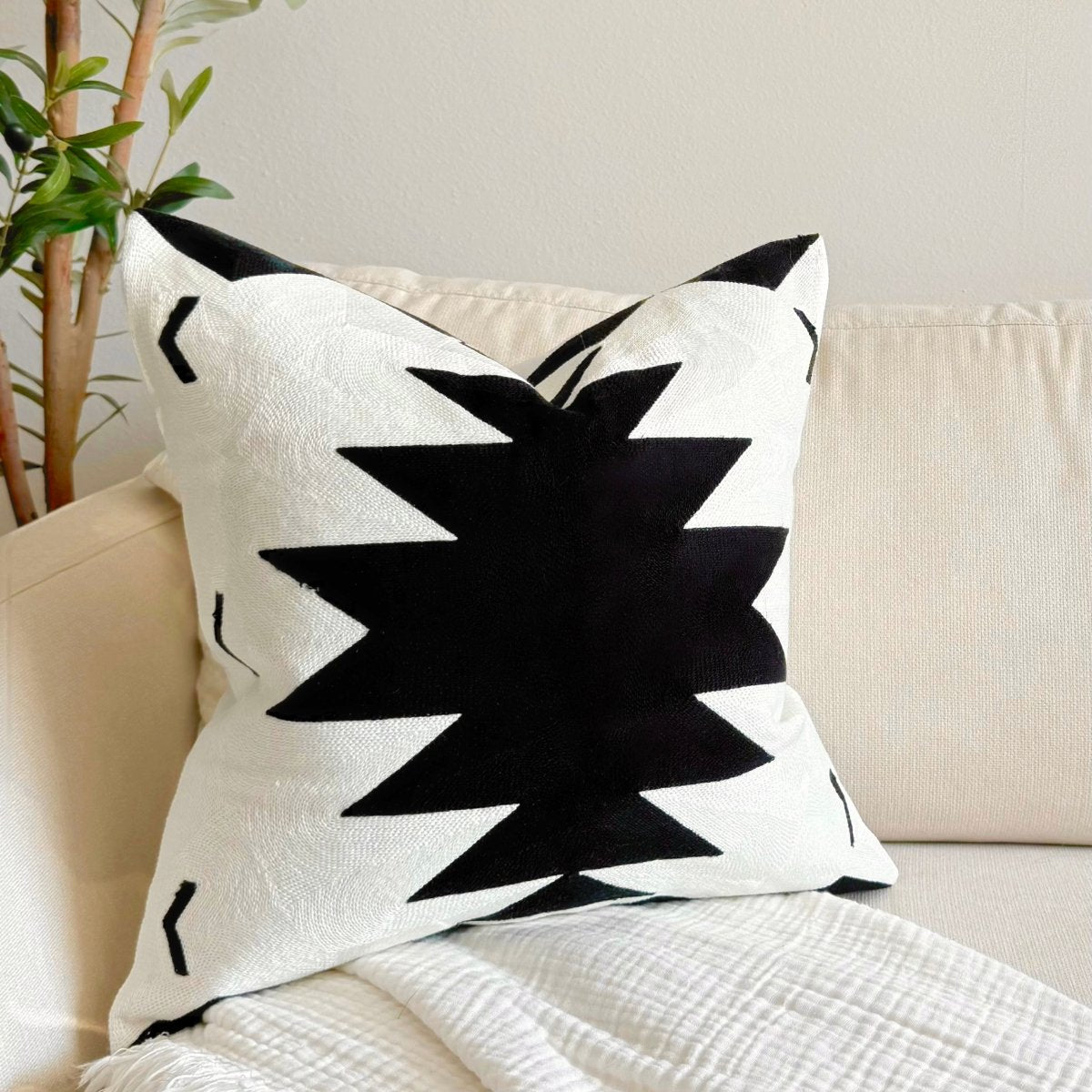 Busa Designs Cortez Aztec Pillow Cover - lily & onyx