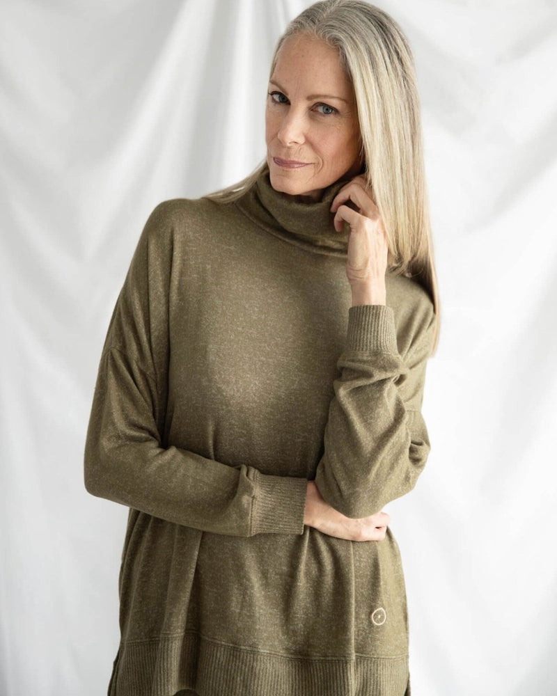 
                      
                        Sunday Citizen Cosset Relaxed Turtleneck - lily & onyx
                      
                    