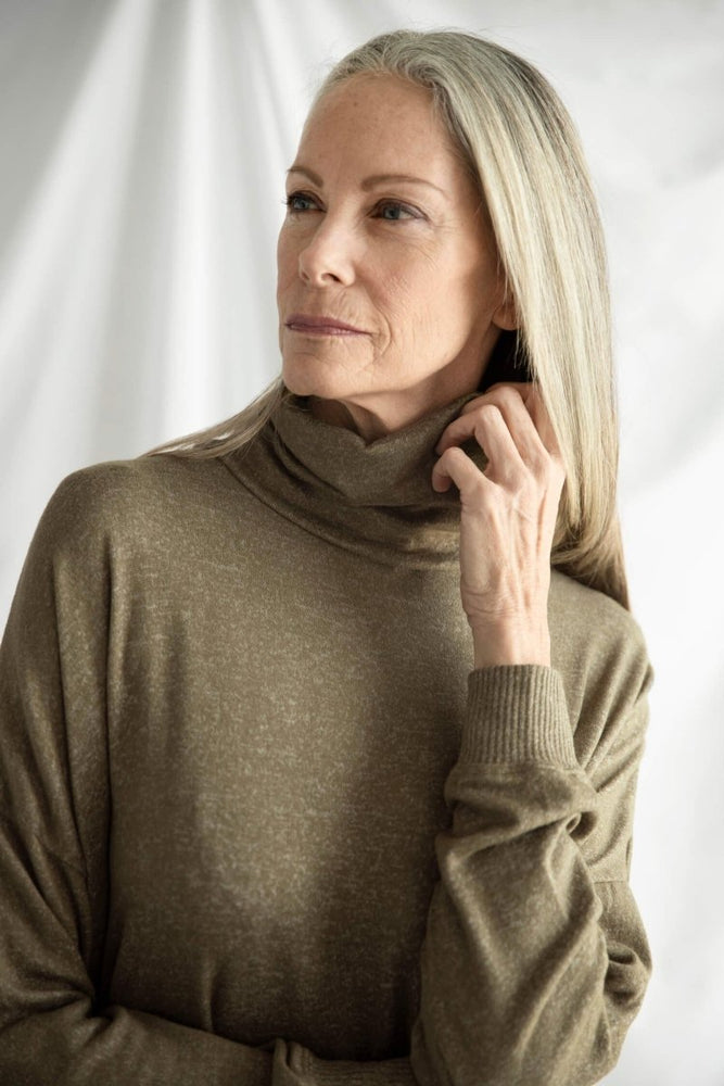 
                      
                        Sunday Citizen Cosset Relaxed Turtleneck - lily & onyx
                      
                    