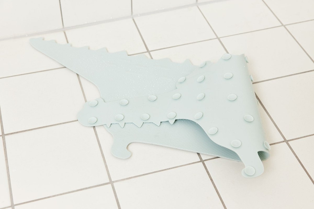 oyoy.us Crocodile Gustav Bath Mat - lily & onyx