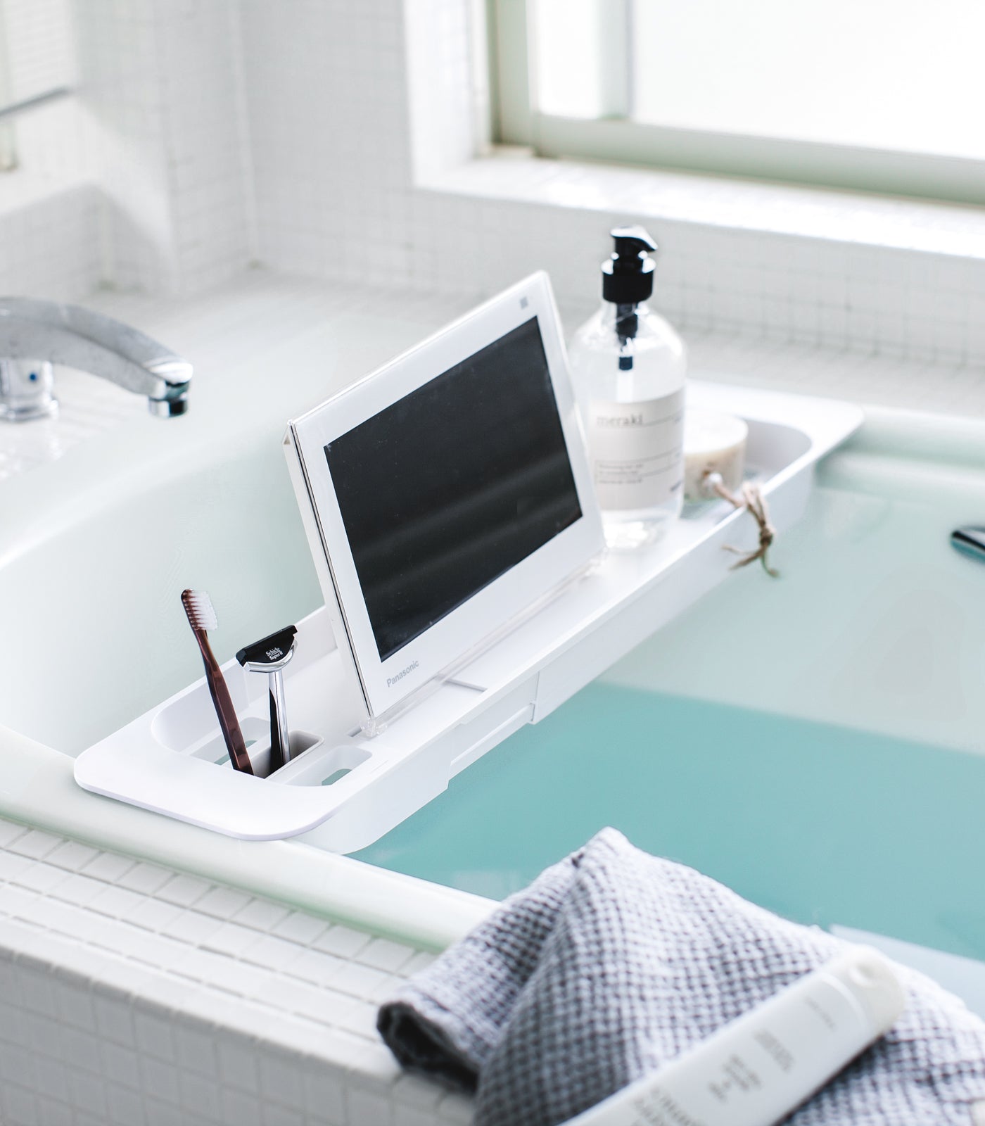 Expandable Bathtub Caddy, 2" H