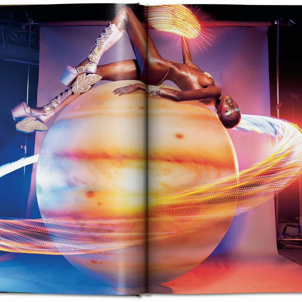 
                      
                        David LaChapelle. Lost + Found (English)
                      
                    