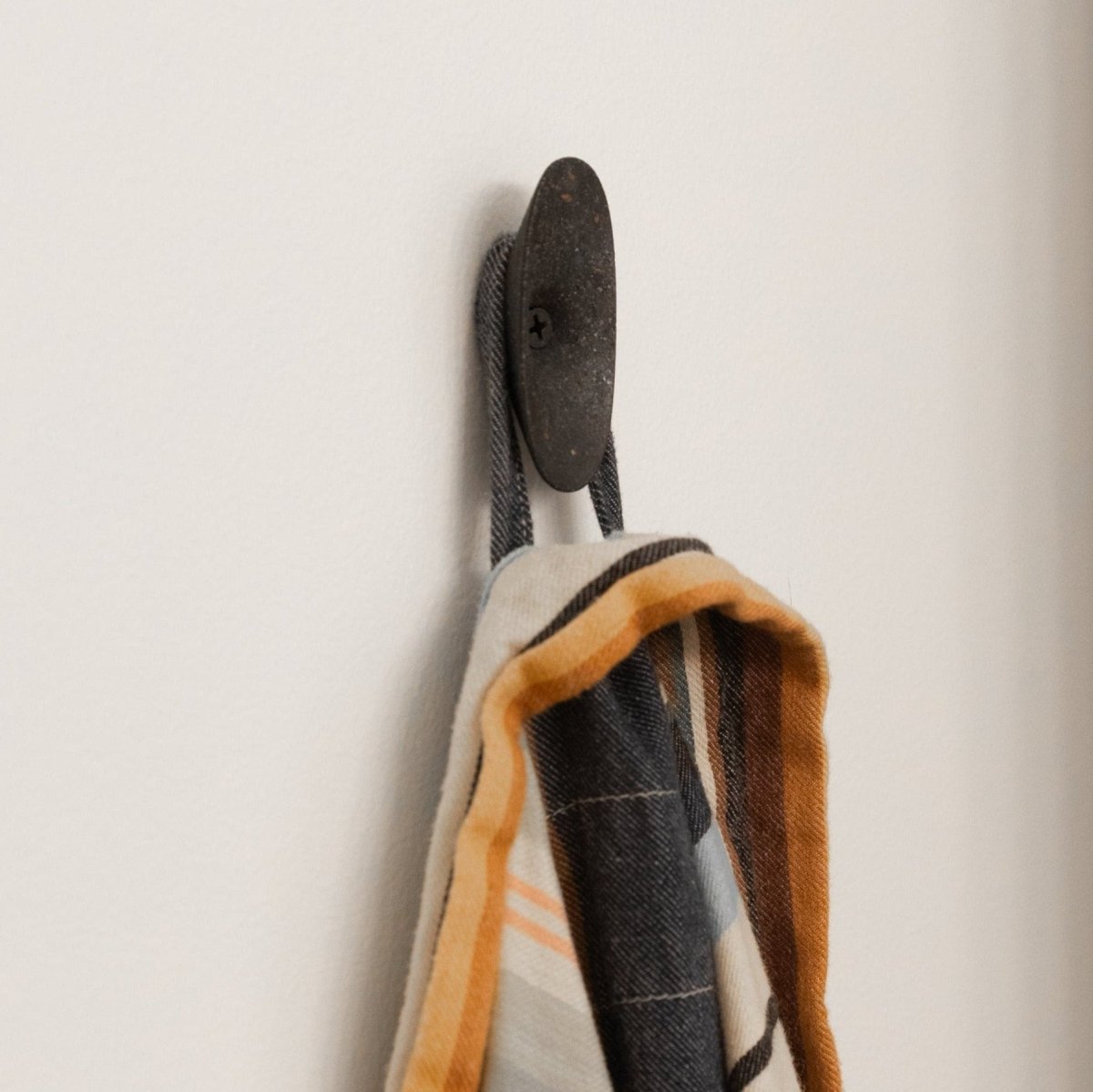 Pretti.Cool Dimple Coat Hook | Black Terrazzo - lily & onyx