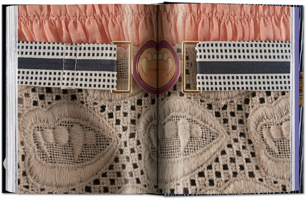 
                      
                        TASCHEN Diseñadores de moda A–Z. 40th Ed. (Spanish)
                      
                    