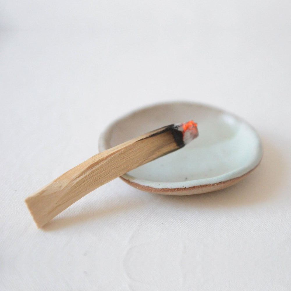 
                      
                        CEDAR AND MYRRH Ecuadorian Palo Santo Sticks - 10 Pieces - lily & onyx
                      
                    