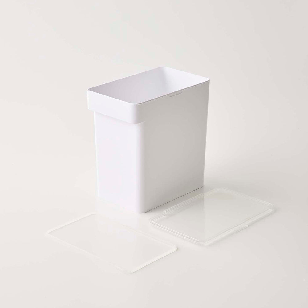 
                      
                        Airtight Pet Food Container
                      
                    