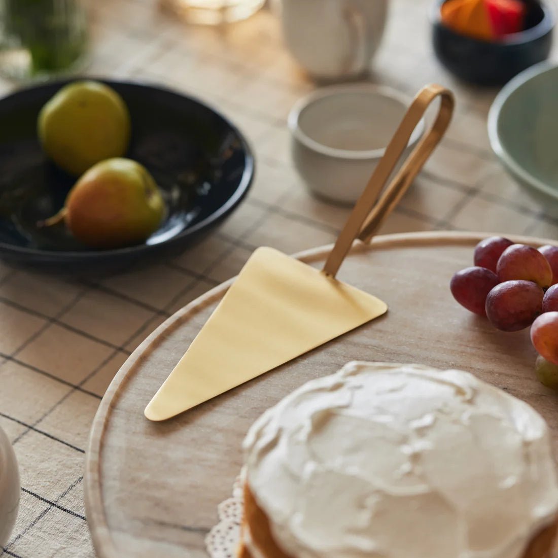 Fleck Loop Brass Cake Server | Elegant Serving Utensil