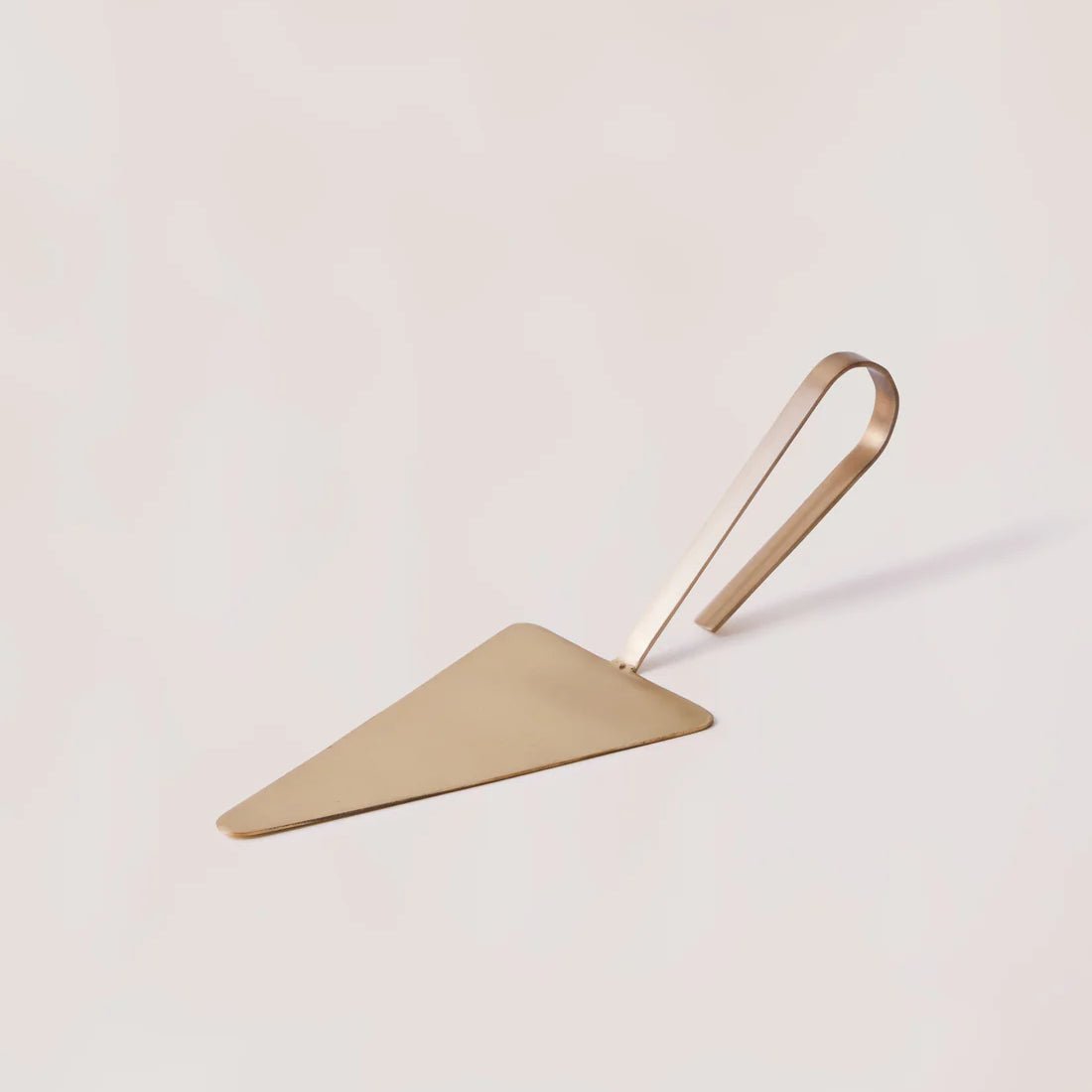 Fleck Loop Brass Cake Server | Elegant Serving Utensil