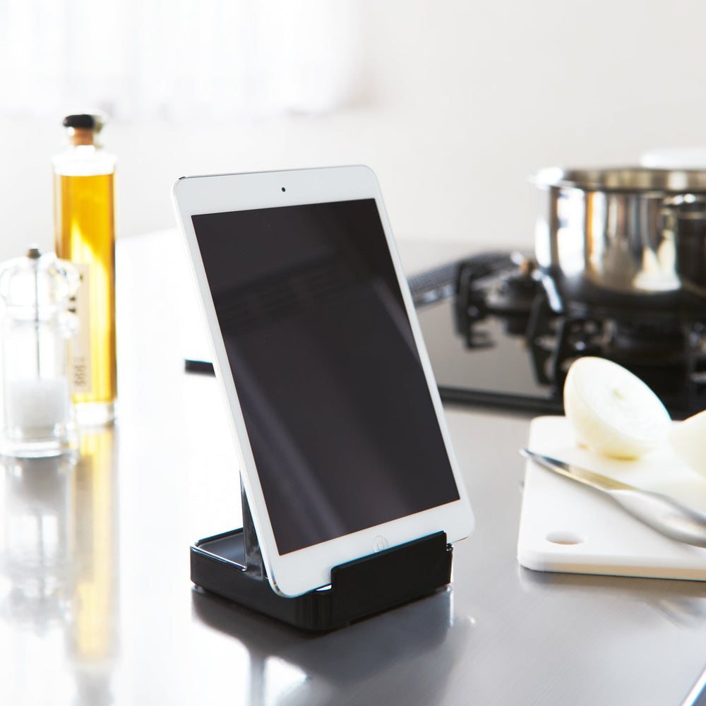 
                      
                        Steel Lid & Ladle Stand
                      
                    