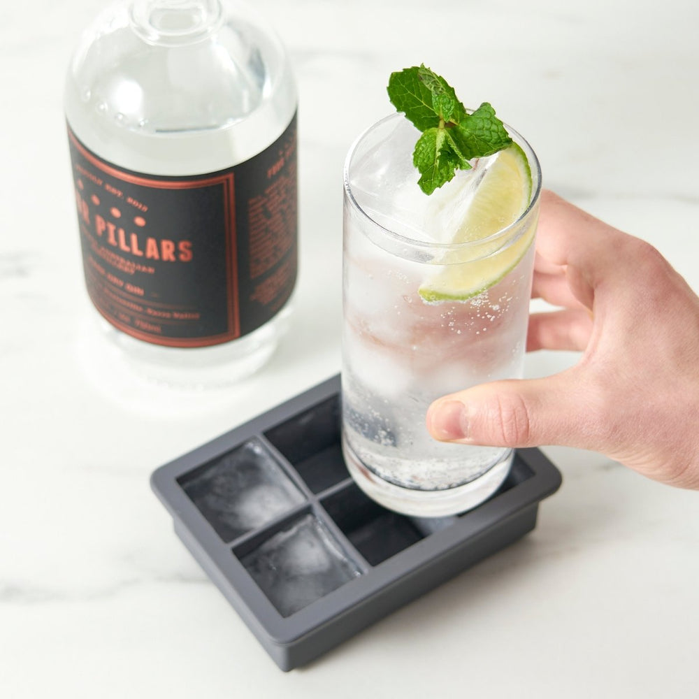 
                      
                        Viski Glacier Highball Ice Cube Tray with Lid - lily & onyx
                      
                    