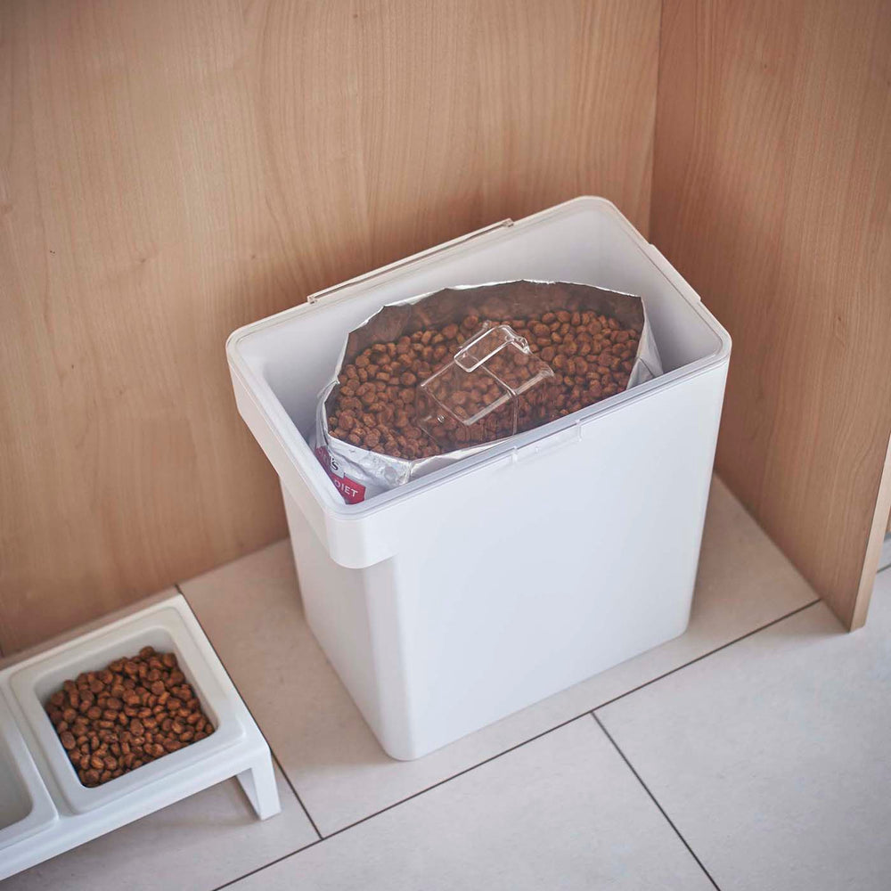 
                      
                        Airtight Pet Food Container
                      
                    