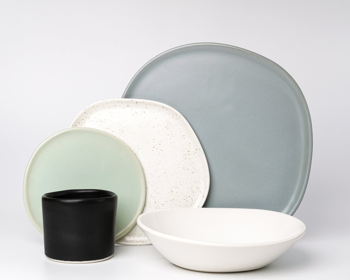 Haand Haand Ripple 5 - Piece White Porcelain Dinner Setting - Handmade