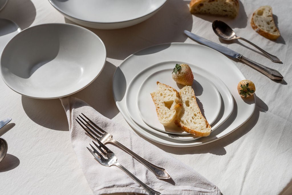 Haand Haand Ripple 5 - Piece White Porcelain Dinner Setting - Handmade